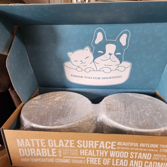 Cat/dog feeders - Picture 3 of 4